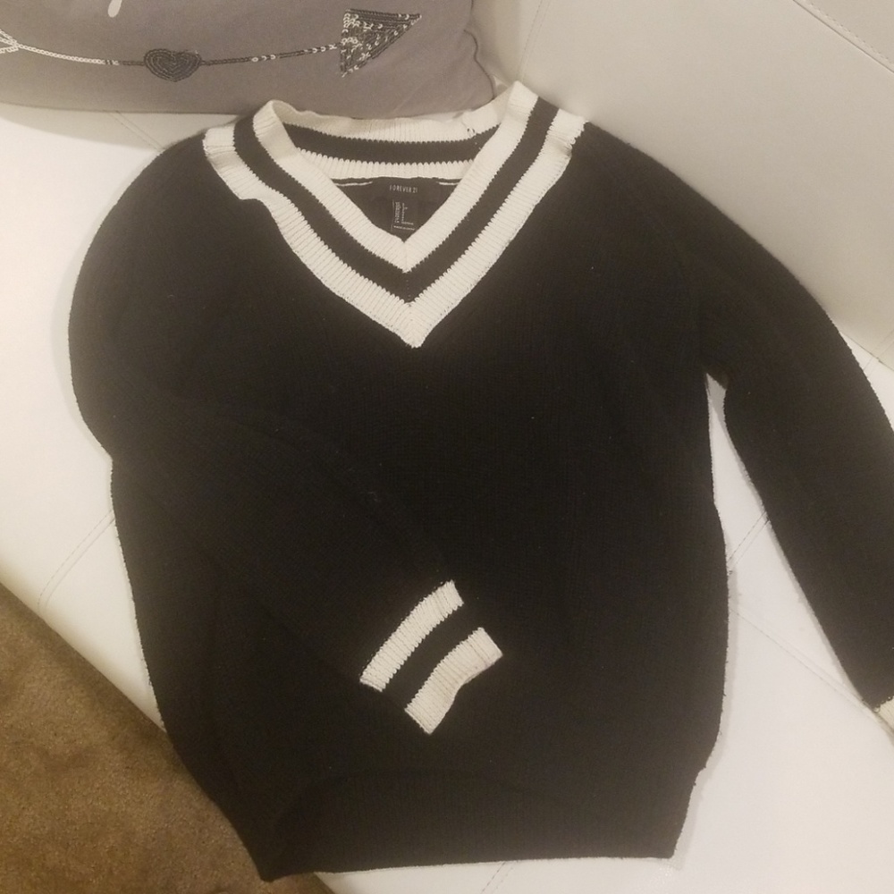 Oversized school girl sweater in good condition